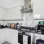 Fantastic Apartments By Livestay Short Lets & Serviced Accommodation London, Chiswick With Free Parking