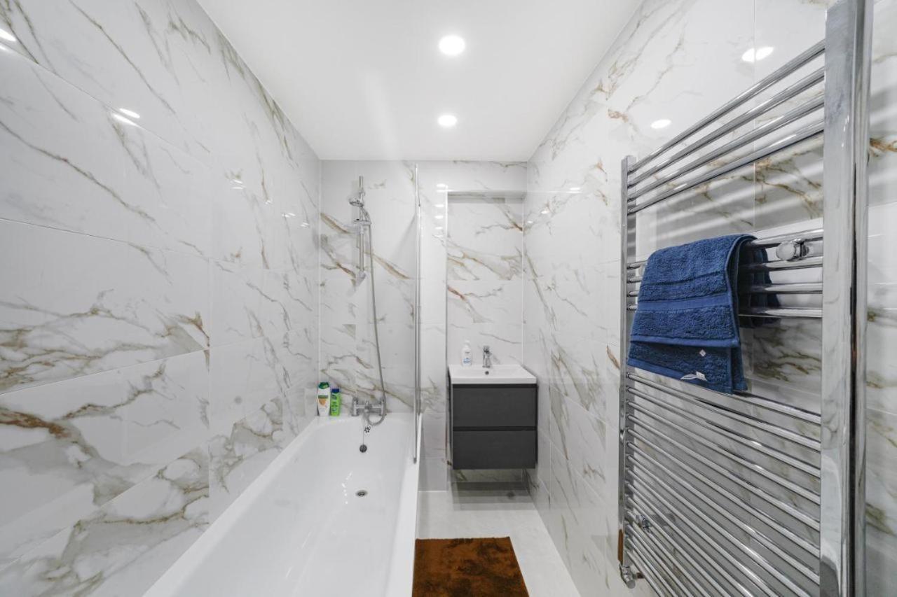 Fantastic By Livestay Short Lets & Serviced London, Chiswick With Free Parking Appartement Londres